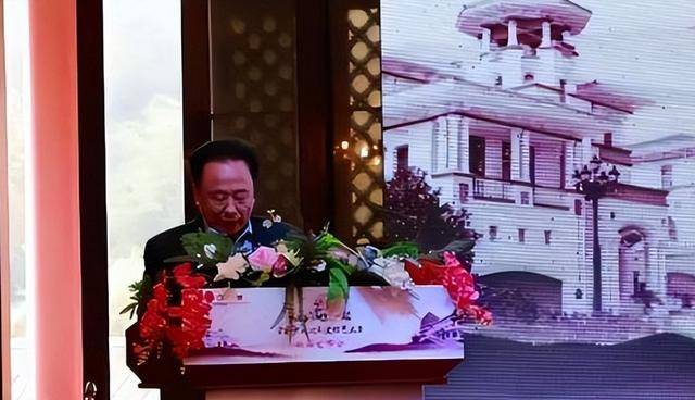 觉生下11个私生子75岁还在开枝散叶ky开元棋牌在逃富豪10位情妇翻牌睡(图1) 觉生下11个私生子75岁还在开枝散叶ky开元棋牌在逃富豪10位情妇翻牌睡(图1)