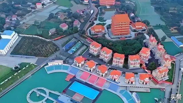 觉生下11个私生子75岁还在开枝散叶ky开元棋牌在逃富豪10位情妇翻牌睡(图4) 觉生下11个私生子75岁还在开枝散叶ky开元棋牌在逃富豪10位情妇翻牌睡(图4)