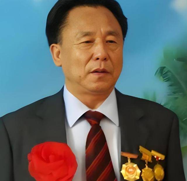 觉生下11个私生子75岁还在开枝散叶ky开元棋牌在逃富豪10位情妇翻牌睡(图5) 觉生下11个私生子75岁还在开枝散叶ky开元棋牌在逃富豪10位情妇翻牌睡(图5)